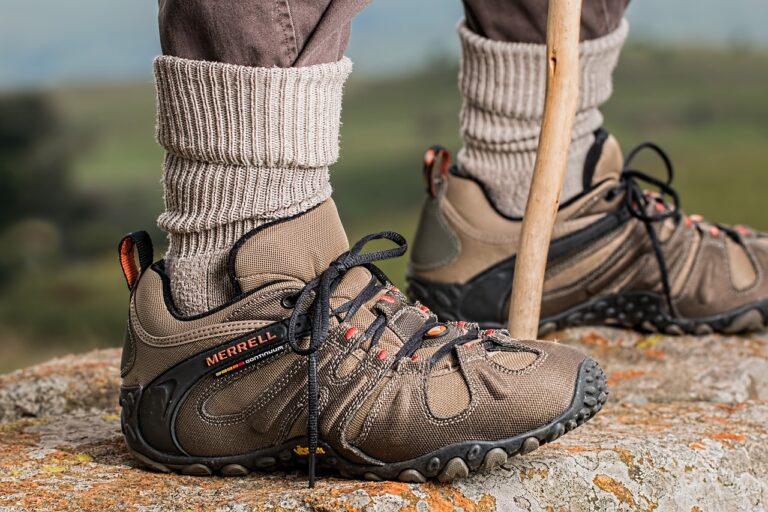 Best-Walking-Shoes-For-Travel-In-Europe