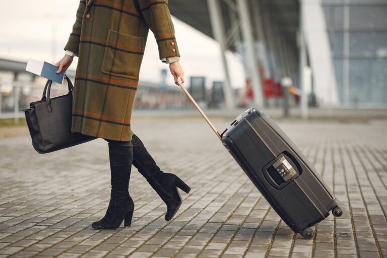 What-to-wear-on-long-flights