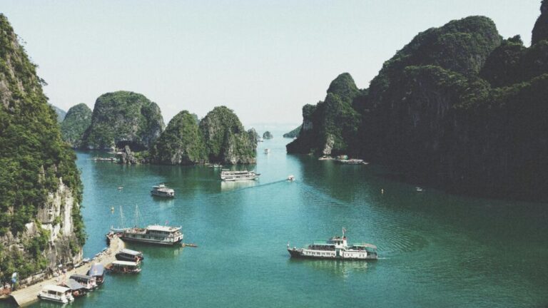 Which-is-the-Best-Season-to-travel-to-Halong-Bay?