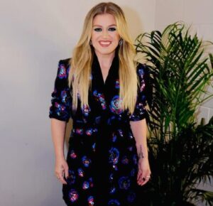 Kelly Clarkson admits to using weight loss medication after drastic transformation; 'many think it's Ozempic..'